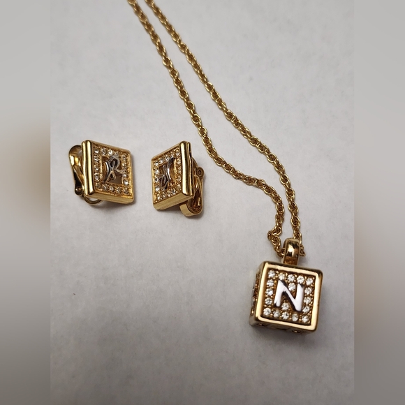 AUTHENTIC NINA RICCI Japan ExclusiveNecklace with CUBED pendant & Earring Set